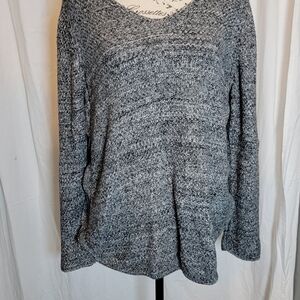 Banana Republic Women's Black and White V-Neck Sweater